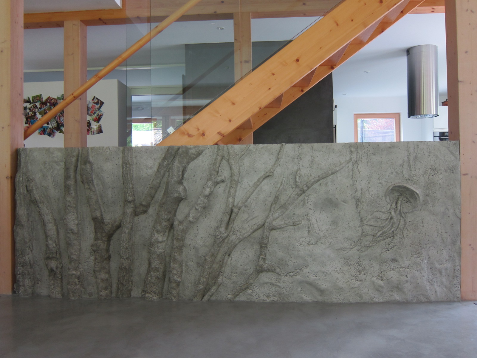 architecture interieur gray concrete face bust on white surface